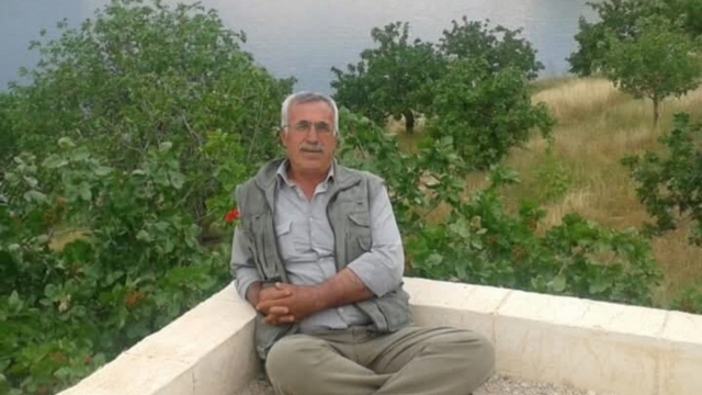 Tartıştığı babasını öldürdü, annesini yaraladı