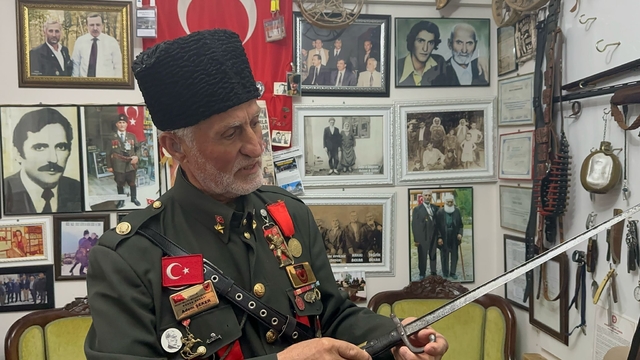 Kurtuluş Savaşı'nda mücadele eden dedesinin malzemeleriyle evin odasını müzeye çevirdi