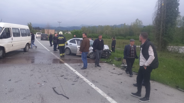 Samsun'da 2 otomobilin çarpıştığı kazada 7 kişi yaralandı