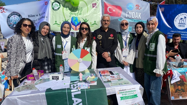 Fırat Üniversitesinin 50. yıl kutlamasında Yeşilay'ın standı ilgi gördü