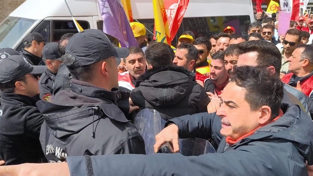 Kars'ta 1 Mayıs yürüyüşünde kısa süreli gerginlik