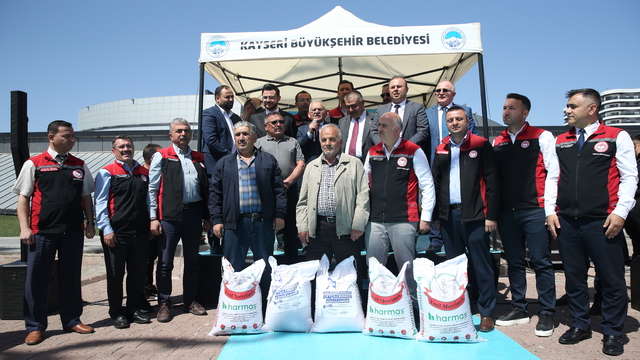 Kayseri Büyükşehir Belediyesi, üreticilere 5 yılda yaklaşık 4 bin ton tohum dağıttı