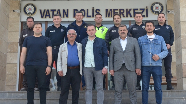 Gece devriyesindeki polislerin yardımı hayatını kurtardı