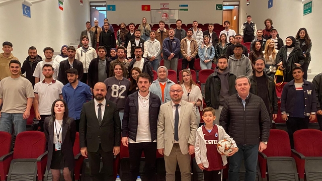 GMG Kastamonuspor Teknik Direktörü Ergin Keleş üniversitelilerle buluştu