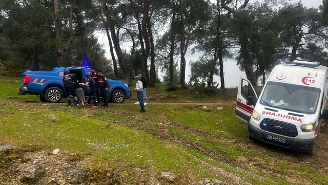 Aydın'da çamura saplanan hasta taşıyan ambulansı jandarma kurtardı