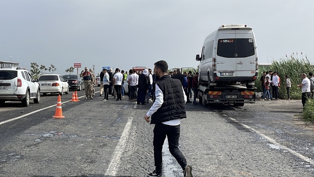 Şanlıurfa'da minibüs ile otomobil çarpıştı: 5 yaralı