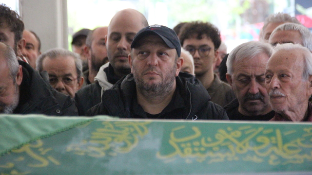 Sanatçı Serkan Keskin'in annesi İzmit'te toprağa verildi