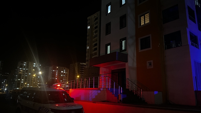 Kayseri'de elinde bıçakla yere düştüğü iddia edilen kadın ağır yaralandı