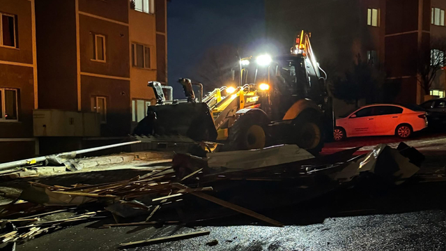 Bayburt'ta kuvvetli rüzgar etkili oldu