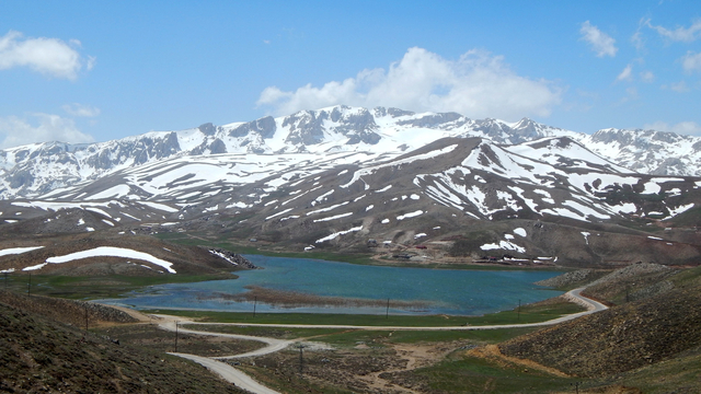 Mangalcının çöpü, driftçinin lastik izinin harap ettiği yayla, bu bahar çiçeksiz kaldı