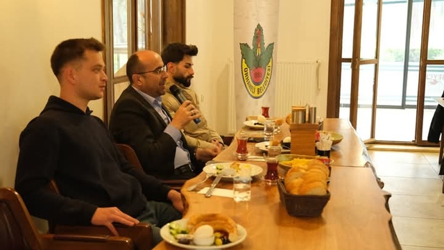 Orhaneli Belediye Başkanı Ali Osman Tayır öğrencilerle buluştu