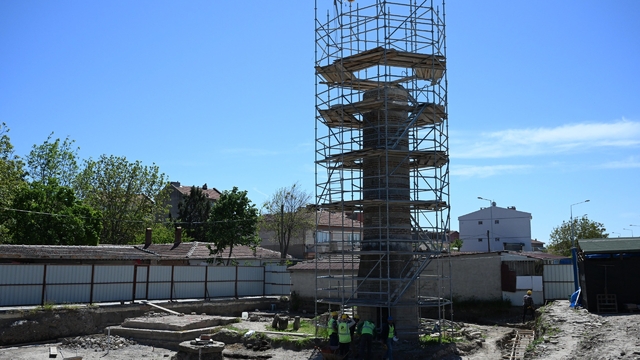 Edirne'de günümüze sadece minaresinin yarısı ulaşan Şeyh Şüceaddin Camisi'nin restorasyonu sürüyor