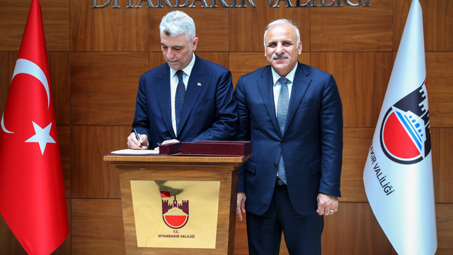 Ticaret Bakanı Bolat Diyarbakır'da ziyaretler gerçekleştirdi