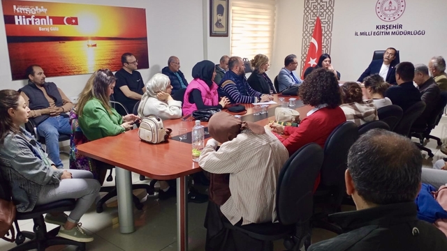 Kırşehir'de öğretmenler şiir ve romanların önemini konuştu