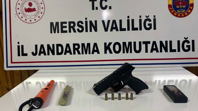 Eski vali ile emekli albay, kaçak kazıda yakalandı