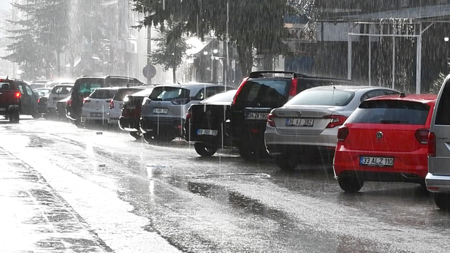 Kars'ta dolu ve sağanak etkili oldu