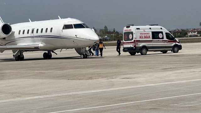 Van'da ambulans uçak 26 günlük bebek için havalandı