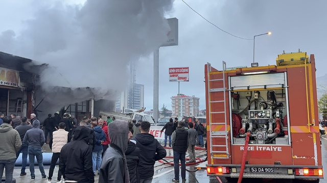 Rize'de iş yerinde çıkan yangın söndürüldü