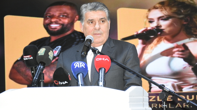 Beşiktaş Başkanı Adalı Malatya'da down sendromlu ve yetim çocuklara yardım gecesine katıldı