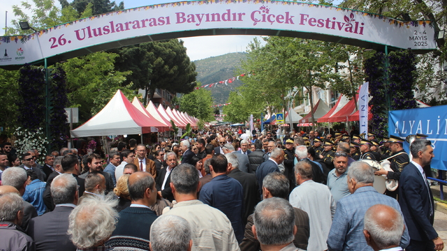 Bayındır'da çiçek festivali başladı