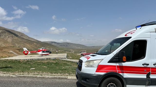 Van'da 35 yaşındaki hasta ambulans helikopterle hastaneye ulaştırıldı