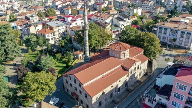 17 asırlık camide tarihe yolculuk