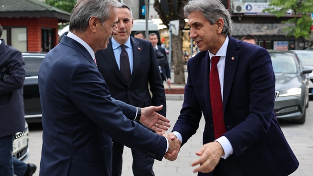 AK Parti Genel Başkan Yardımcısı Demir, Büyükşehir Belediye Başkanı Alemdar'ı ziyaret etti