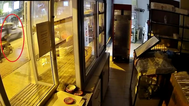 Hafif ticari araçtan, fırına silahla ateş etti