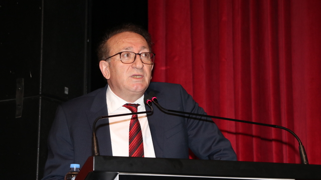 Atatürk Üniversitesinde düzenlenen "AI SUMMIT ERZURUM2025"te yapay zeka konuşuldu