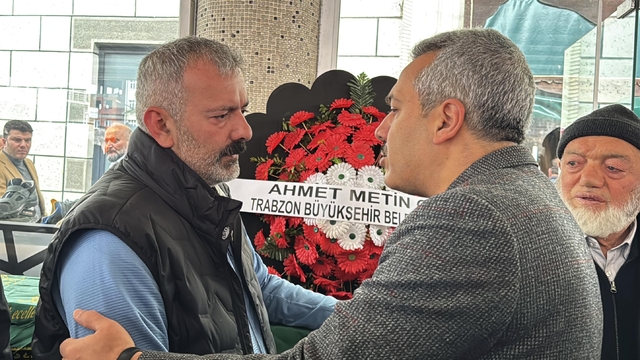 Fransa'daki evlerinde çıkan yangında hayatını kaybeden üç kız kardeşin cenazeleri Rize'de defnedildi