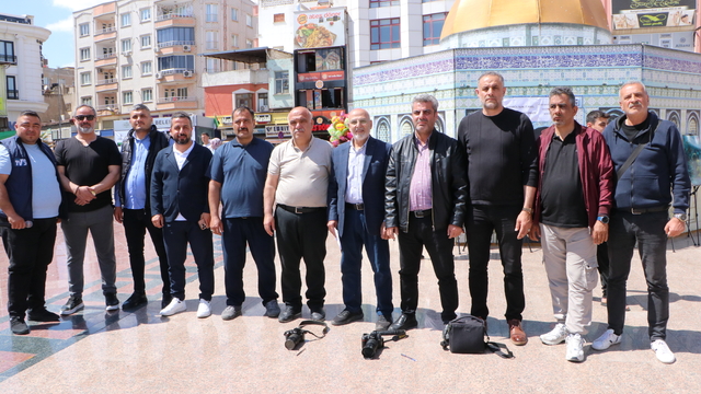 Kilis'te gazeteciler İsrail'in 212 meslektaşını öldürmesini kameralarını yere bırakarak protesto etti