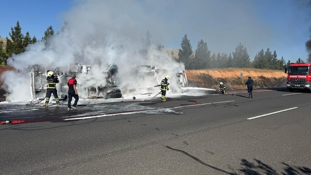 Şanlıurfa'da devrilen akaryakıt yüklü tankerde yangın çıktı
