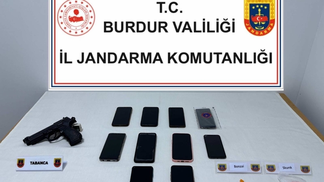 Burdur'da uyuşturucu operasyonunda yakalanan 13 zanlı tutuklandı