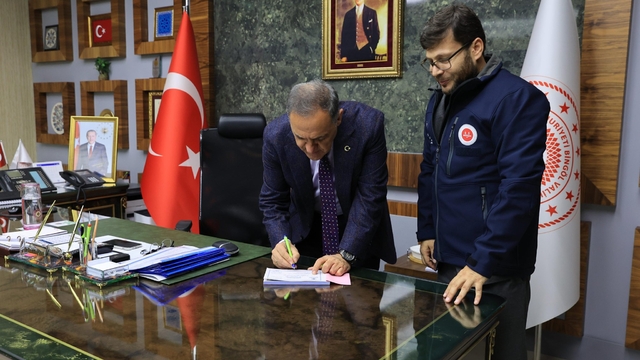 Bingöl Valisi Usta'dan Türkiye Diyanet Vakfı'na Filistin için kurban bağışı