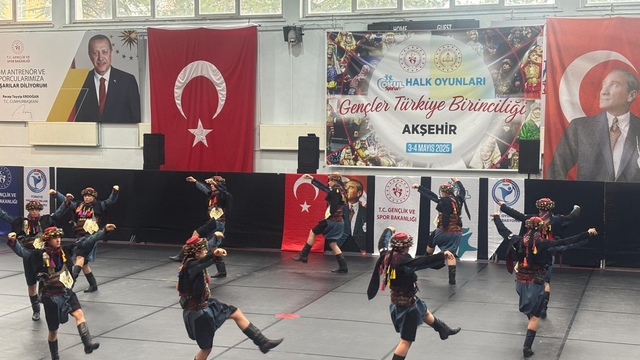 Akşehir'de "Okul Sporları Halk Oyunları Gençler Türkiye Birinciliği" yarışması başladı
