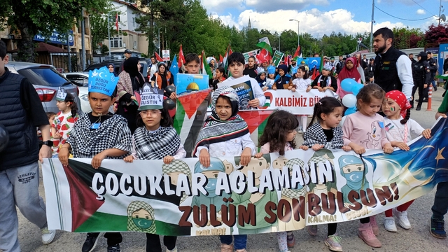 Karabük'te çocuklar Filistin ve Doğu Türkistan'a destek için yürüdü