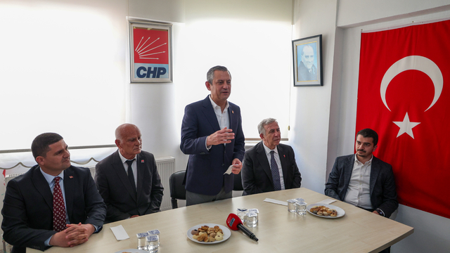 CHP Genel Başkanı Özel, Şereflikoçhisar'da ziyaretlerde bulundu