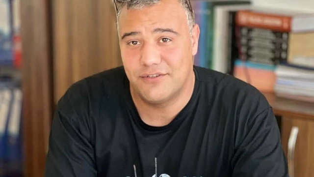 Refüje çarpan motosikletin sürücü öldü; kaza kamerada