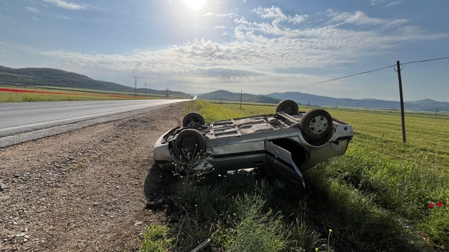 Gaziantep'te devrilen otomobildeki 4 kişi yaralandı