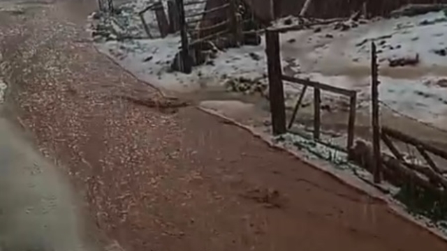 Sivas'ta sağanak ve dolu sele neden oldu