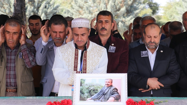 Sırrı Süreyya Önder için Diyarbakır'da gıyabi cenaze namazı kılındı