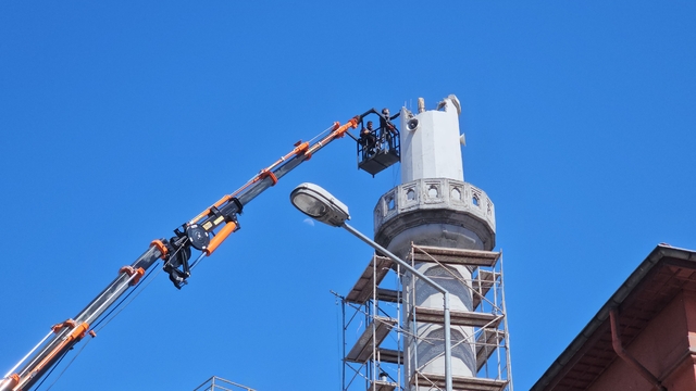Zonguldak'ta caminin hasarlı ve dayanıksız çıkan minaresi yıkılıyor