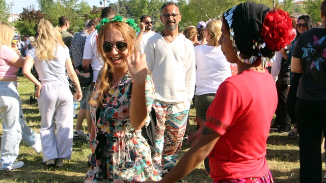 Edirne'de Kakava ve Hıdrellez Şenlikleri ikinci günü şarkı ve danslarla devam etti