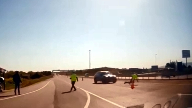 Dur' ihtarında bulunan polise çarpıp kaçtıktan sonra kaza yaptı; saklandığı menfezde yakalandı (2)