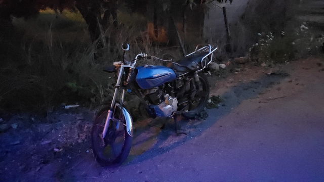 Adana'da polisin "dur" ihtarına uymayan motosikletteki 2 kişi kaza yaparak yaralandı