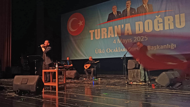 Bursa'da "Turan'a Doğru" programında Atilla Yılmaz ve Osman Öztunç sahne aldı