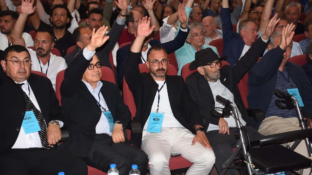 Altay'da kongre tarihi gecikti
