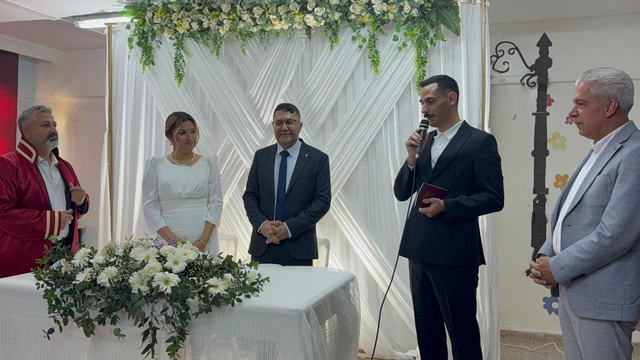 Depremde ailelerini kaybetmişlerdi, tanışıp evlendiler