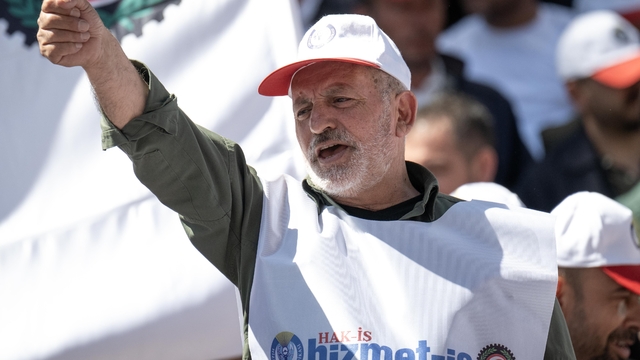 HAK-İŞ Genel Başkanı Arslan, Altındağ Belediyesi'nde grev yapan işçileri ziyaret etti: