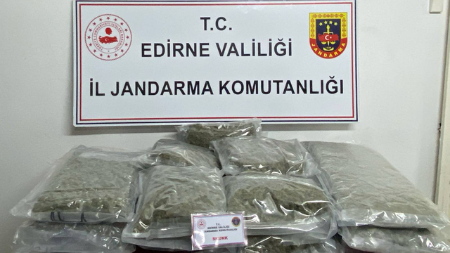 Aracında 16,5 kilo uyuşturucu ele geçirilen sürücü gözaltında
